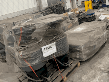 Vista frontale della macchina PEMA Column & Boom HD 4x4 Twin SAW