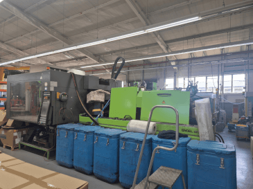 Vista frontale della macchina Engel Victory 2050H500V/300 Combi