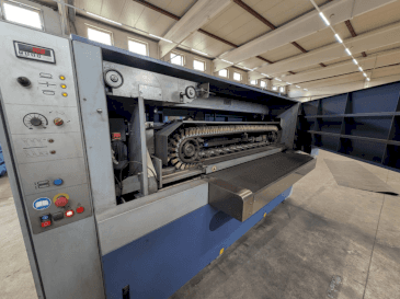 Vista frontale della macchina LISSMAC SBM-M 1500 B2