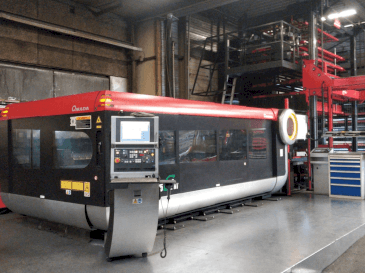 Vista frontale della macchina AMADA LC-3015F1NT 4kW CO2