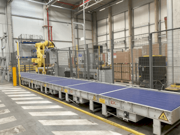 Vista frontale della macchina FANUC M-2000iA/1700L