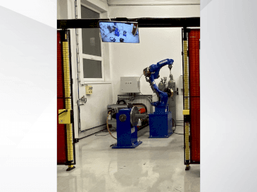 Vista frontale della macchina Yaskawa Motoman AR1440