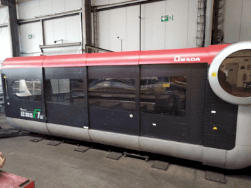 Vista frontale della macchina AMADA LC 3015 F1 NT