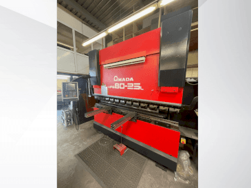 Vista frontale della macchina AMADA HFE 80-25 L
