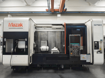 Vista frontale della macchina Mazak Integrex i-400 ST