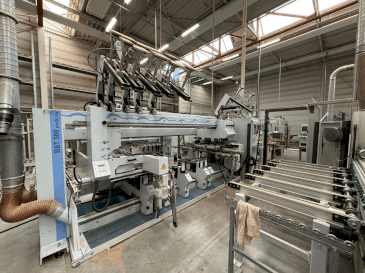 Vista frontale della macchina Weeke profiLine BST 500/D