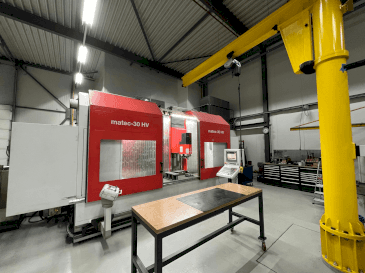 Vista frontale della macchina Matec 30-HV