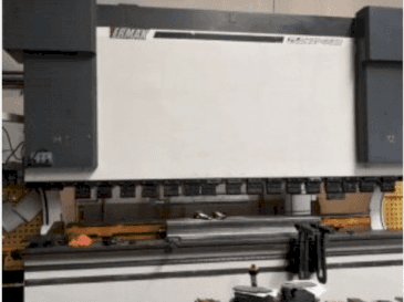 Vista frontale della macchina ERMAK CNC HAP 4100x400