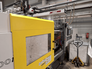 Vista frontale della macchina FANUC Roboshot S300iA
