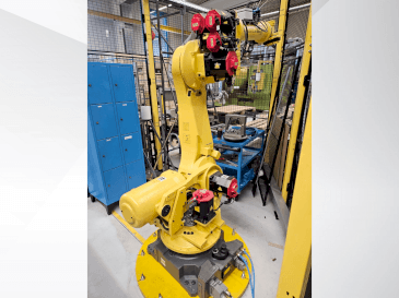 Vista frontale della macchina FANUC R2000iB/165F