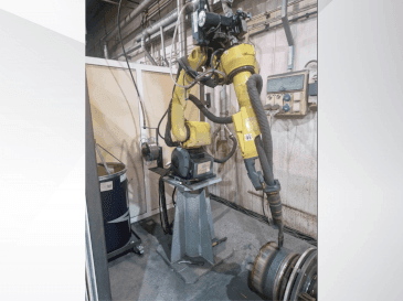 Vista frontale della macchina FANUC ARC Mate 100iC