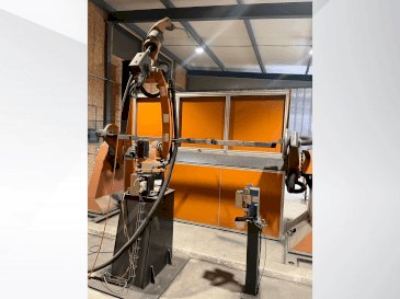 Vista frontale della macchina KUKA KR8 R2100-2 arc HW