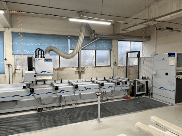 Vista frontale della macchina Weeke BHC 280.3