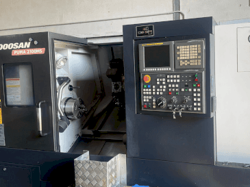Vista frontale della macchina DOOSAN PUMA 2100MS