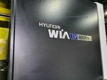 Vista frontale della macchina Hyundai Wia LV800RM