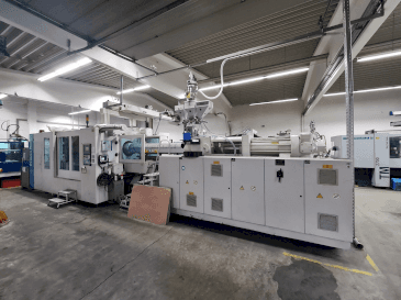 Vista frontale della macchina Krauss Maffei 800-6100 MX