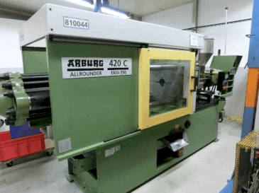 Vista frontale della macchina Arburg Allrounder 420C 1300-350