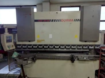 Vista frontale della macchina Durma HAP 30160