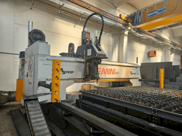 Vista frontale della macchina FICEP GEMINI G32 HPE