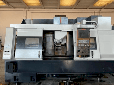 Vista frontale della macchina Mazak INTEGREX 200 IV S (2007)