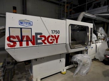 Vista frontale della macchina Netstal SynErgy 1750-460