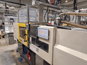 Vista frontale della macchina FANUC Roboshot S100iA
