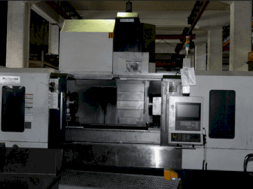 Vista frontale della macchina Akira Seiki Performa HV 8A