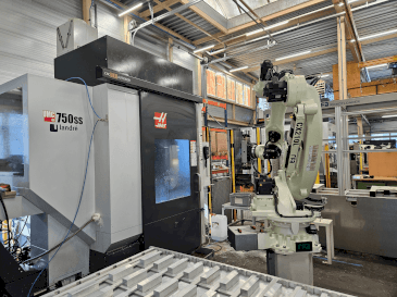 Vista frontale della macchina HAAS UMC-750SS