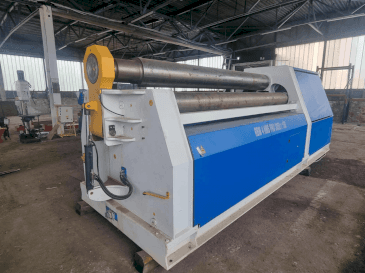 Vista frontale della macchina Metallkraft RBM 4 HMS Pro 3050-150