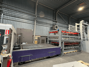 Vista frontale della macchina Bystronic ByTrans 3015 Standard