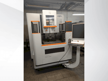 Vista frontale della macchina +GF+ Agie Charmilles CUT E 350