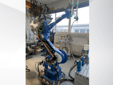 Vista frontale della macchina Yaskawa 6VX88