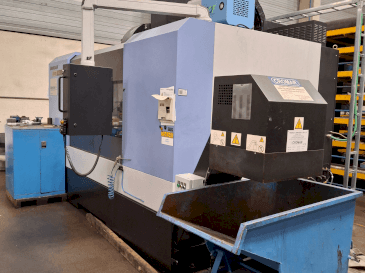 Vista frontale della macchina DOOSAN DNM 750 II