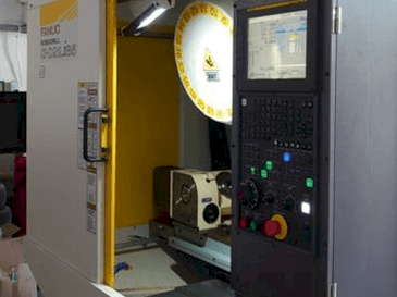 Vista frontale della macchina FANUC ROBODRILL α-D21LiB5