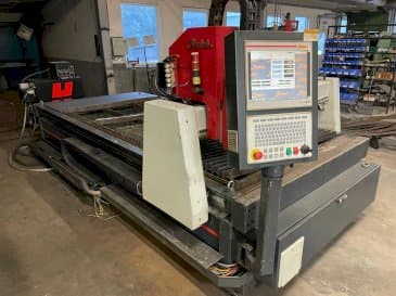 Vista frontale della macchina Baykal BPH 1503 + Hypertherm HPR 130