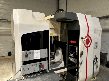 Vista frontale della macchina Huron UMILL 6