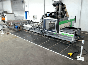 Vista frontale della macchina BIESSE Rover C6
