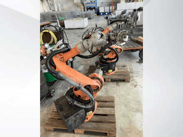 Vista frontale della macchina KUKA KR16