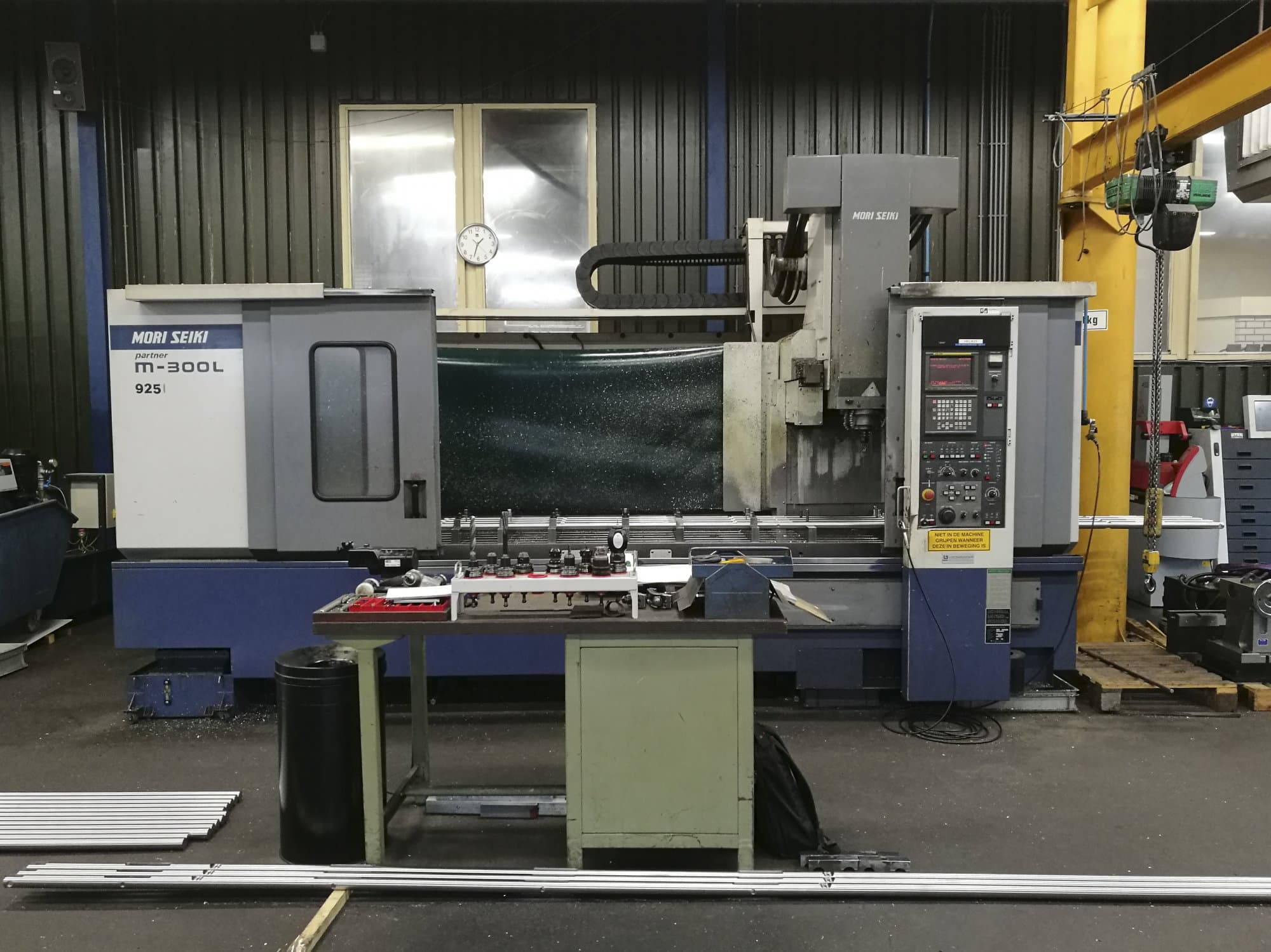 Vista frontale della macchina MORI SEIKI M-300L2
