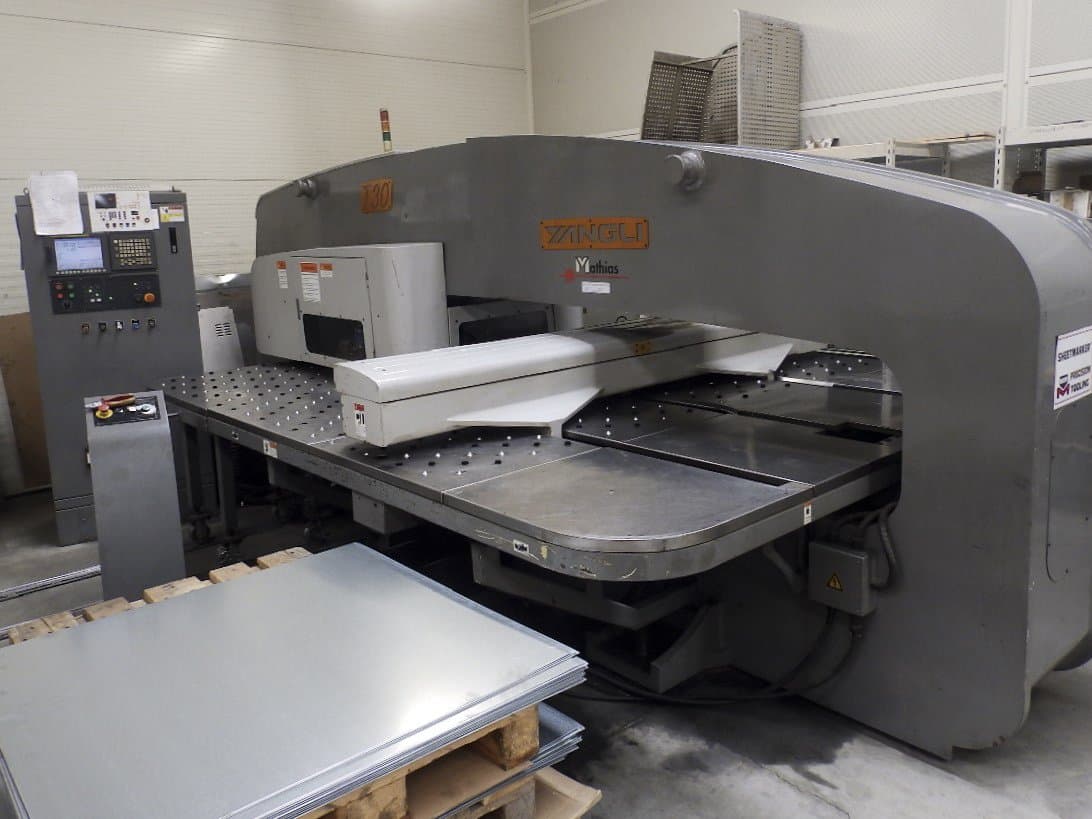 Vista lato sinistro della macchina Yangli T30