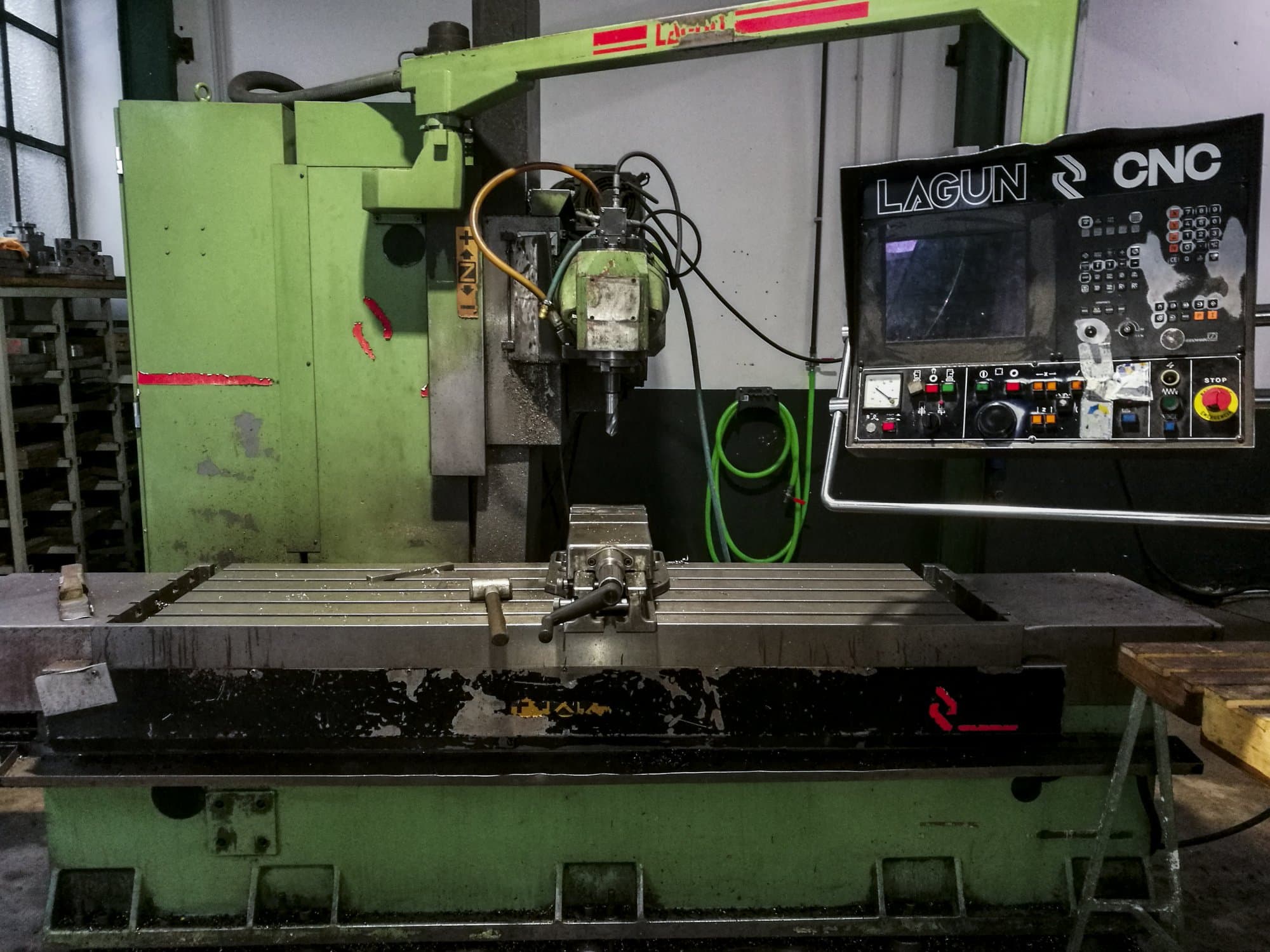 Vista frontale della macchina Lagun FBF 1800