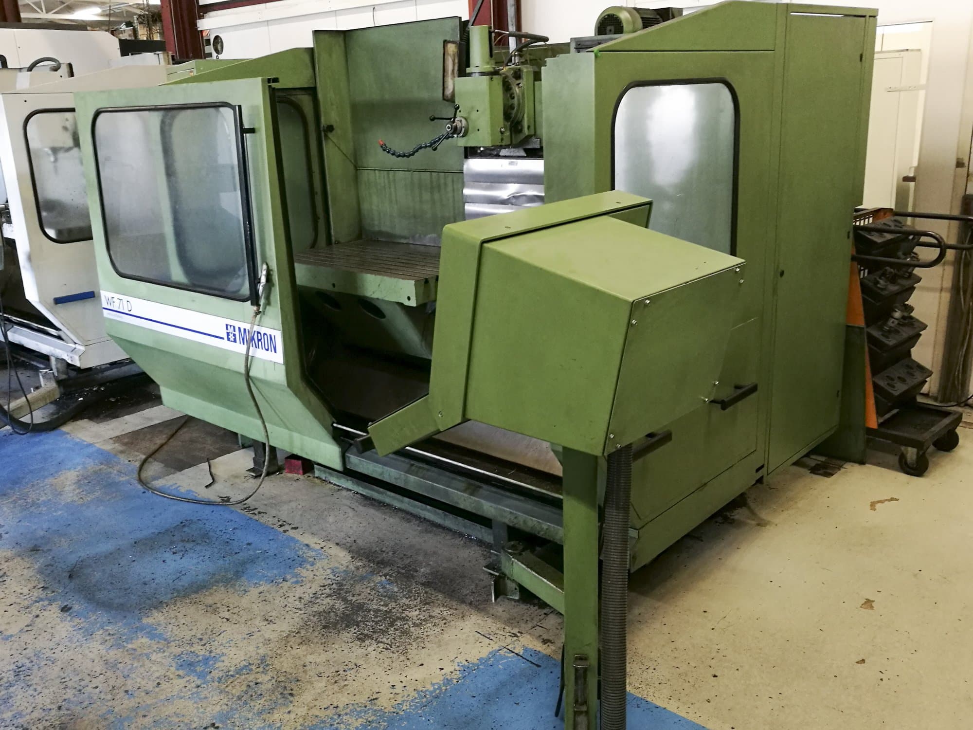 Vista lato destro della macchina Mikron WF-71 D