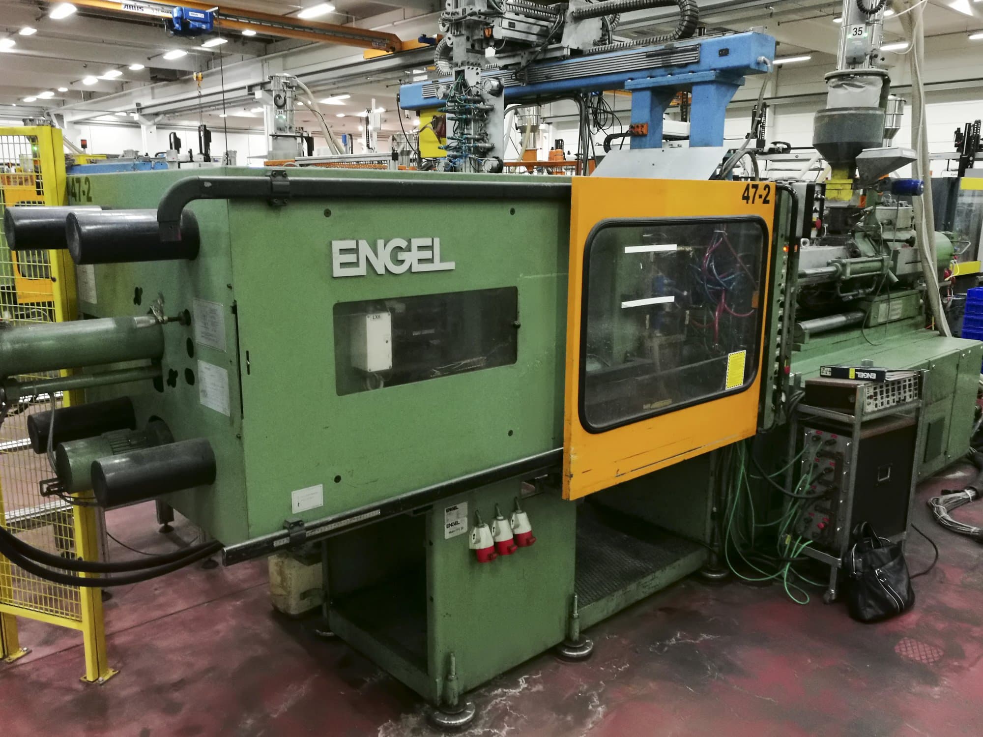 Vista lato sinistro della macchina ENGEL ES 1300/200