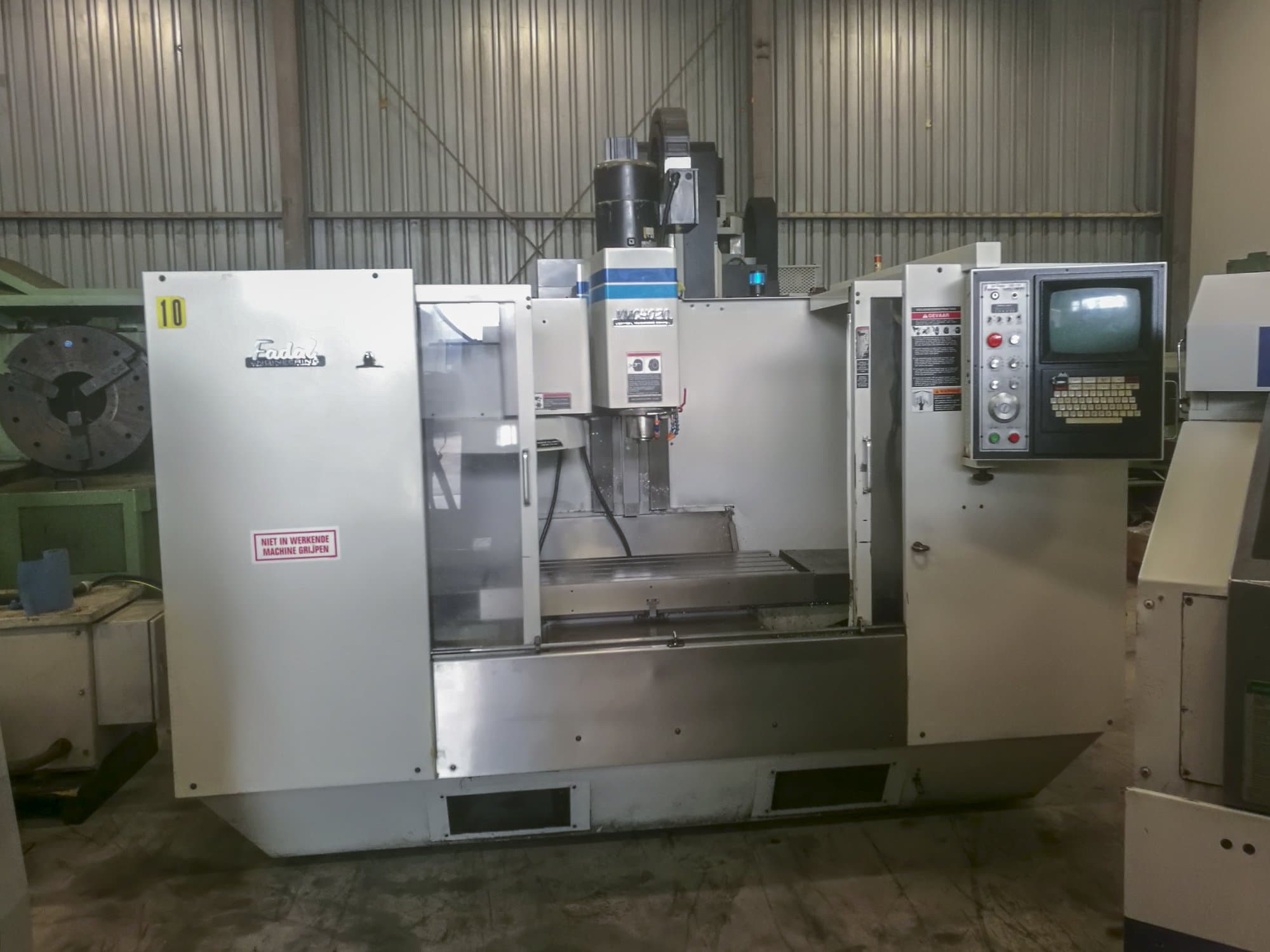 Vista frontale della macchina FADAL VMC 4020HT