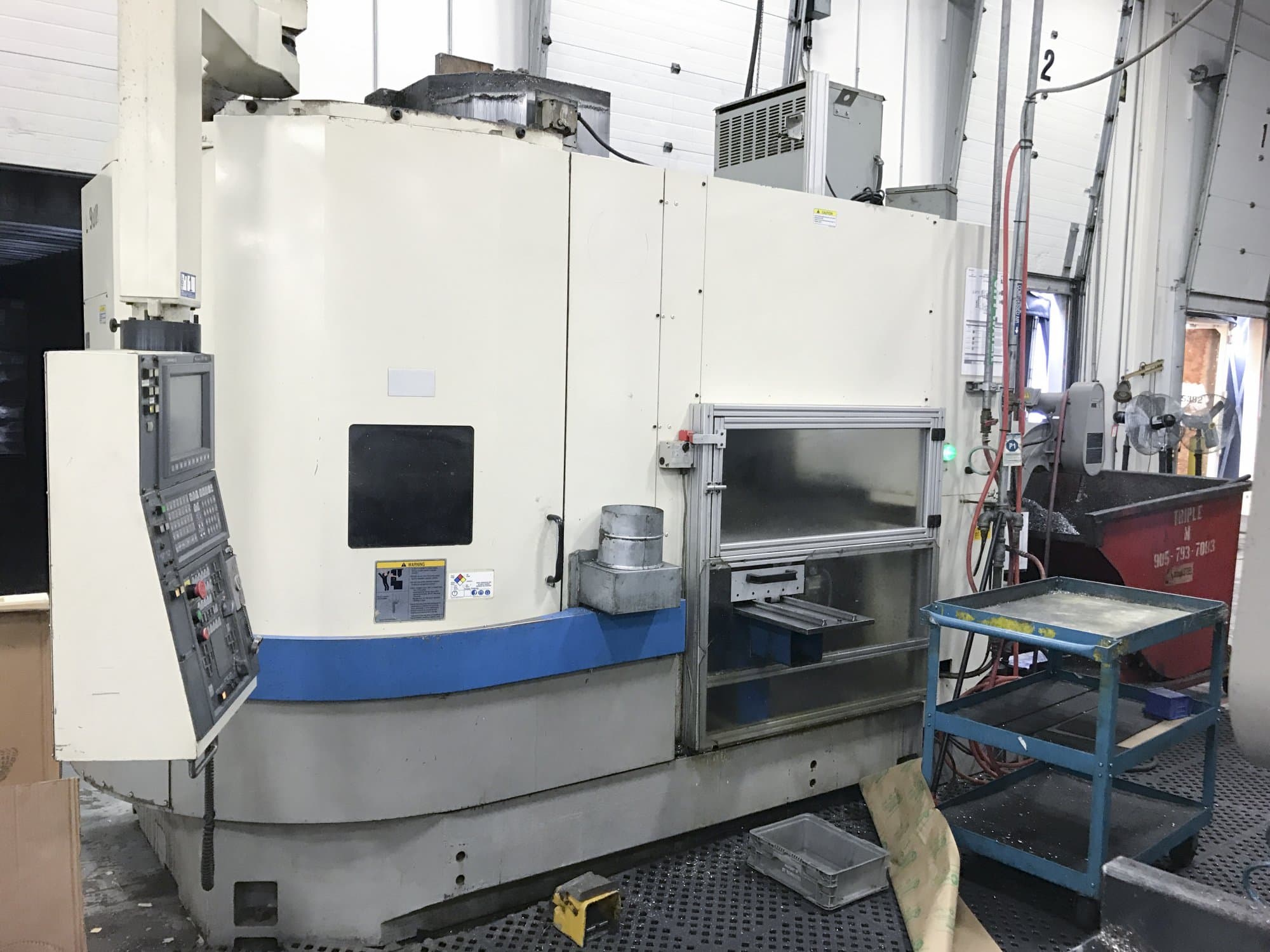 Vista lato sinistro della macchina Okuma LVT 400
