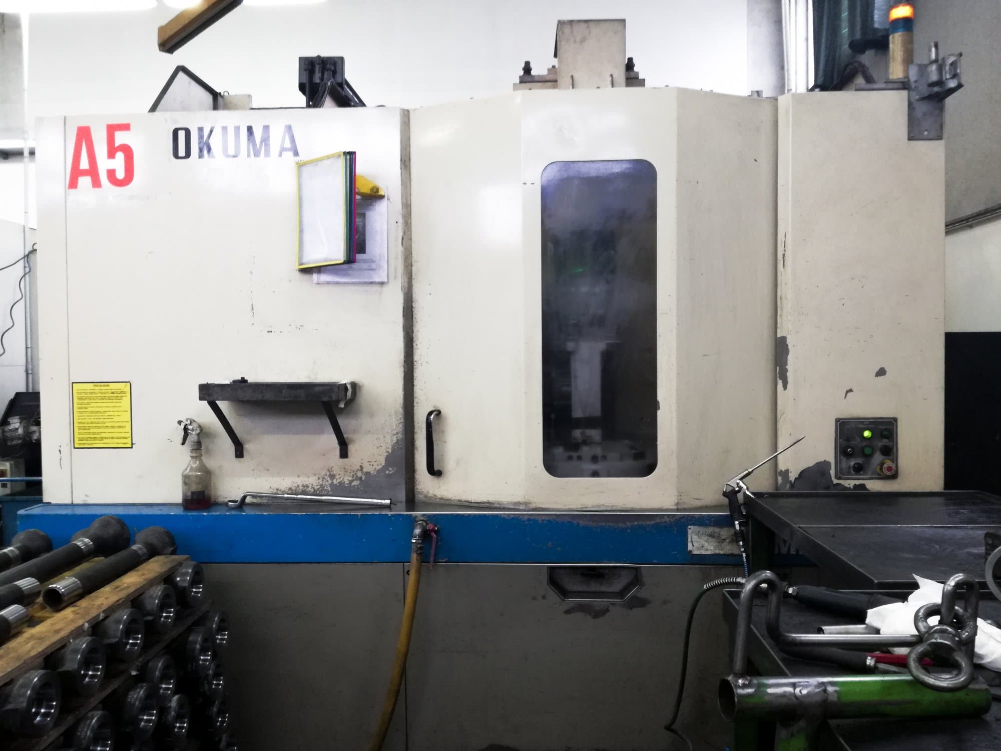 Vista frontale della macchina Okuma MA-50HA