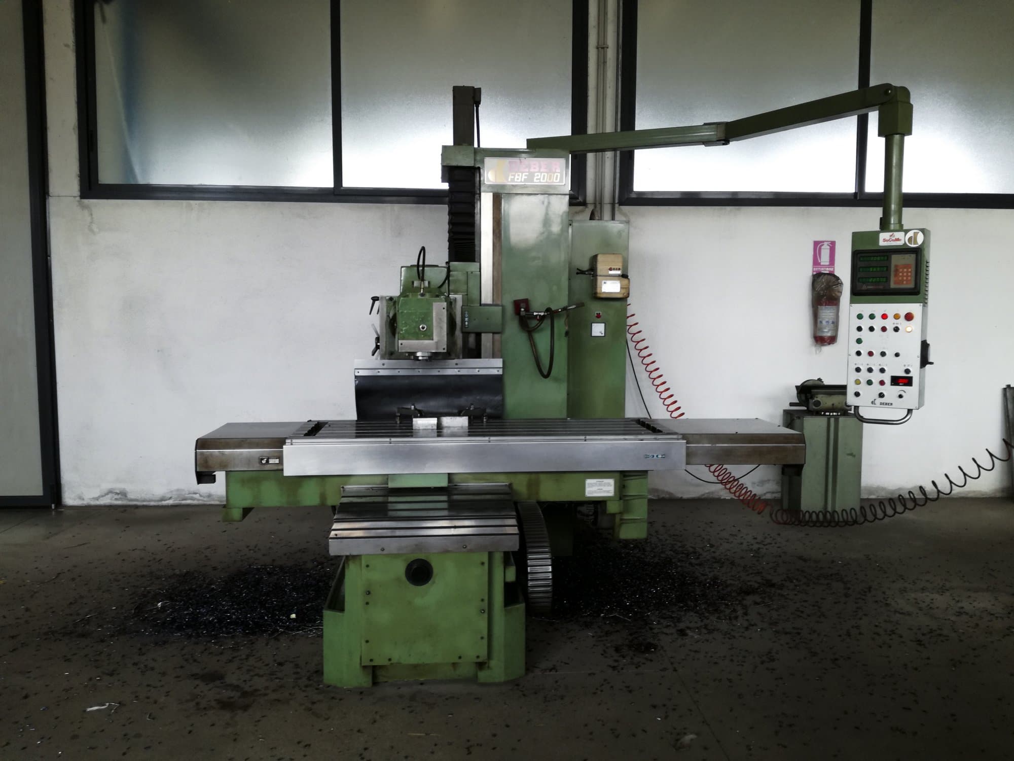 Vista frontale della macchina DEBER FBF 2000