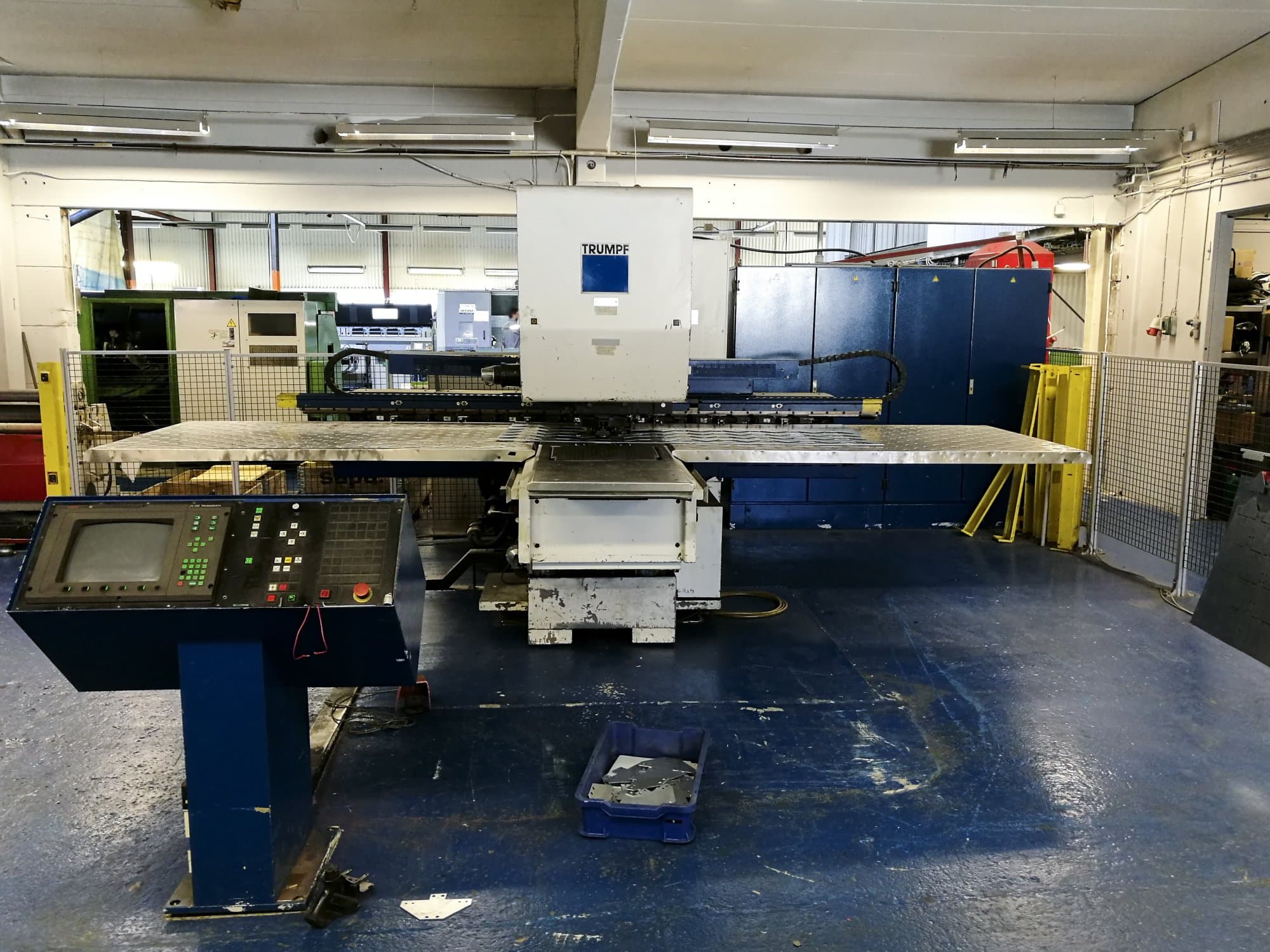 Vista frontale della Trumpf Trumatic 260 macchina