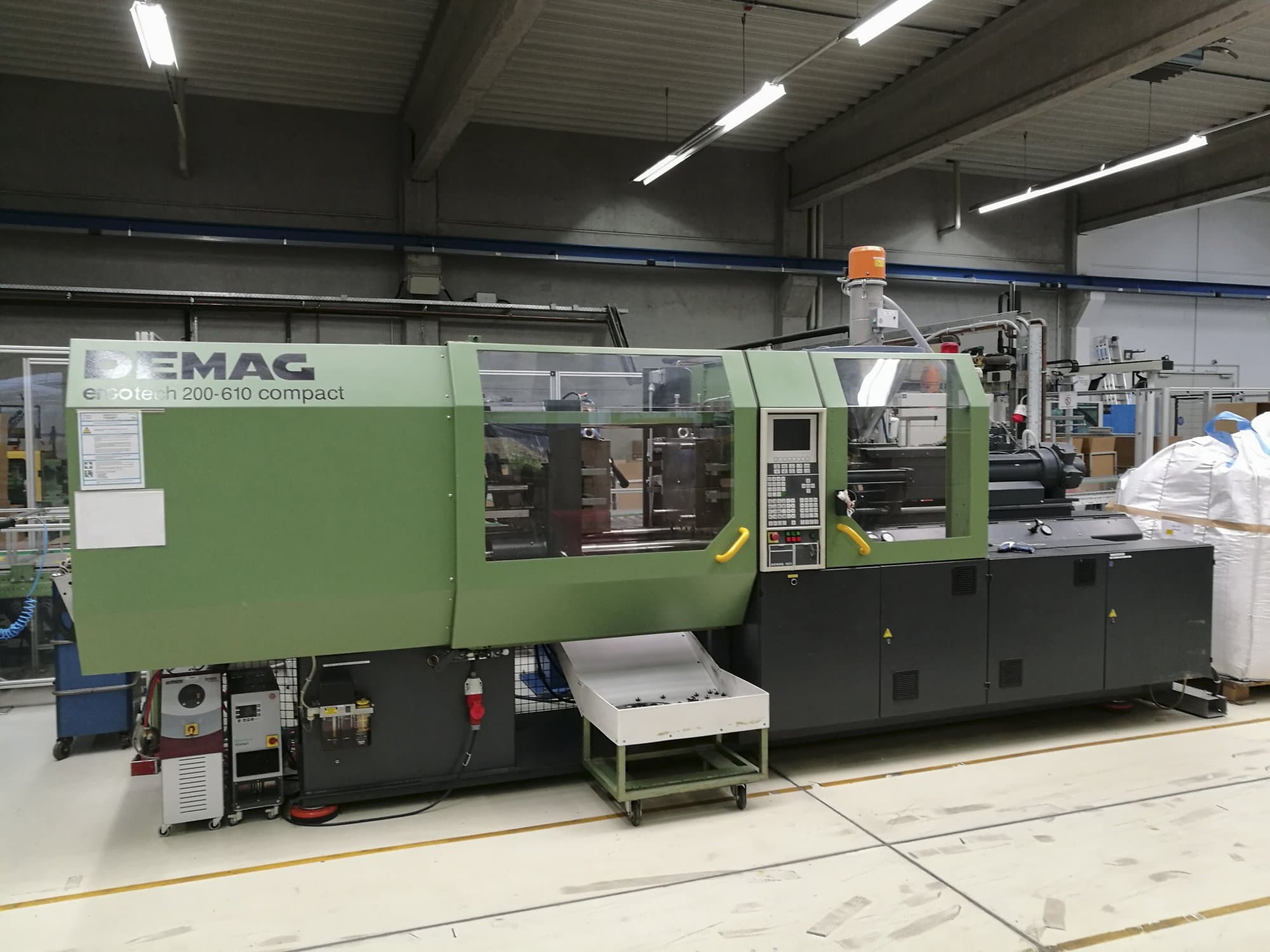 Vista lato sinistro della macchina DEMAG Ergotech 200-610 NC