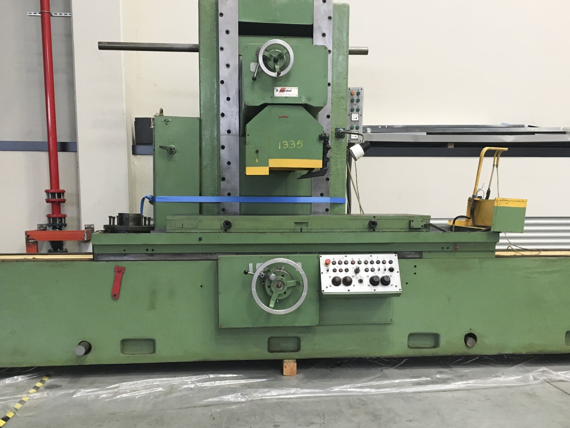 Vista frontale della macchina Inter-plast 3 D 725